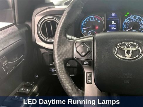 Used 2018 Toyota Tacoma TRD Sport AWD/4WD image 16