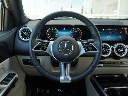 Certified 2025 Mercedes-Benz GLB 250 image 17