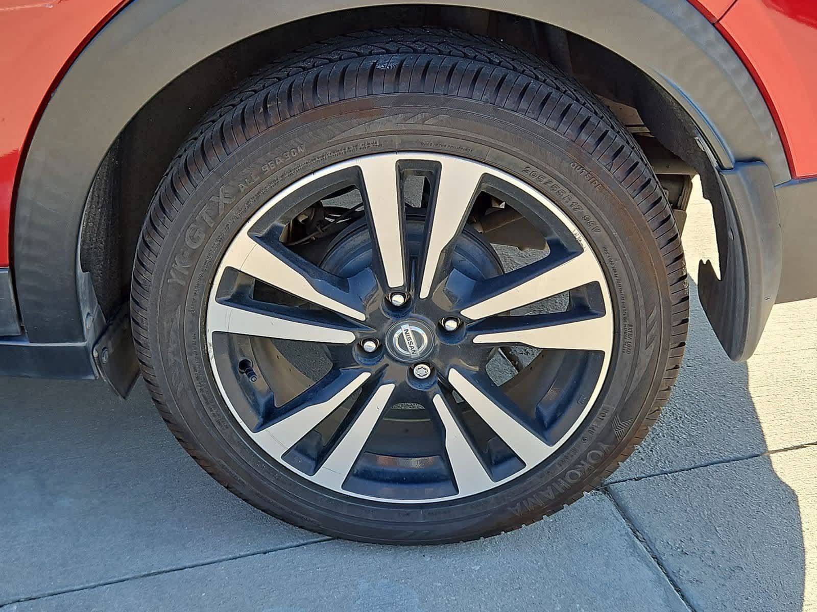 Used 2019 Nissan Kicks SR w/ SR Premium Package FWD image 13