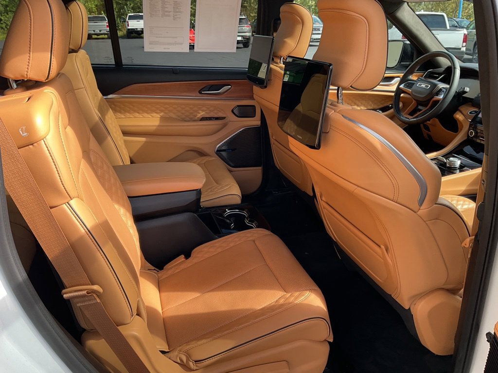 Used 2023 Jeep Grand Cherokee L Summit AWD/4WD image 20