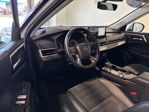 Used 2025 Mitsubishi Outlander SE AWD/4WD image 6