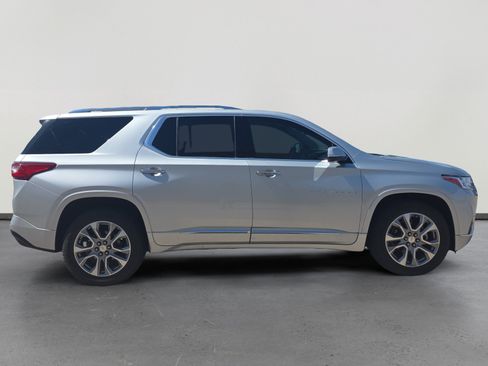Used 2020 Chevrolet Traverse Premier FWD image 6