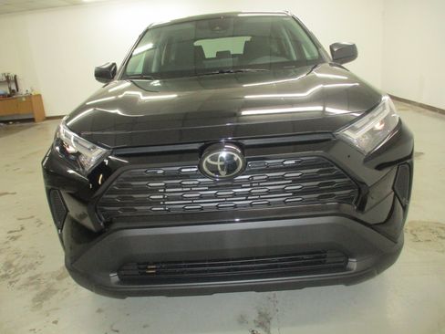 Used 2023 Toyota RAV4 LE AWD/4WD image 2