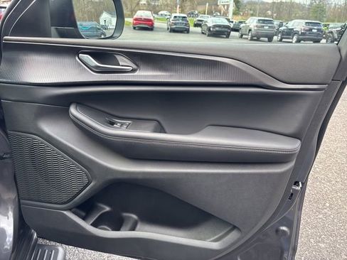 Used 2025 Jeep Grand Cherokee Laredo w/ Luxury Tech Group I image 19