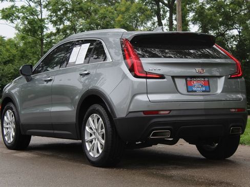 Used 2023 Cadillac XT4 Luxury w/ Cold Weather Package FWD image 6