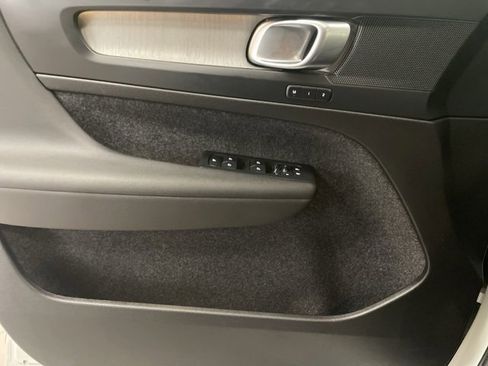 Certified 2025 Volvo XC40 B5 Core image 26