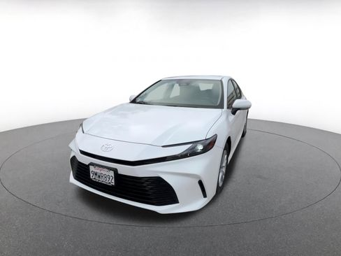 Used 2025 Toyota Camry LE image 7