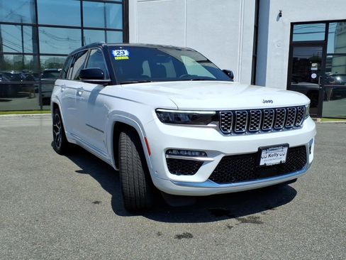 Used 2023 Jeep Grand Cherokee Summit AWD/4WD image 3