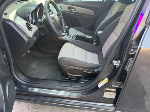 Used 2014 Chevrolet Cruze LS image 6