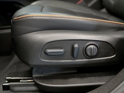 Used 2022 GMC Acadia AT4 w/ Technology Package image 16