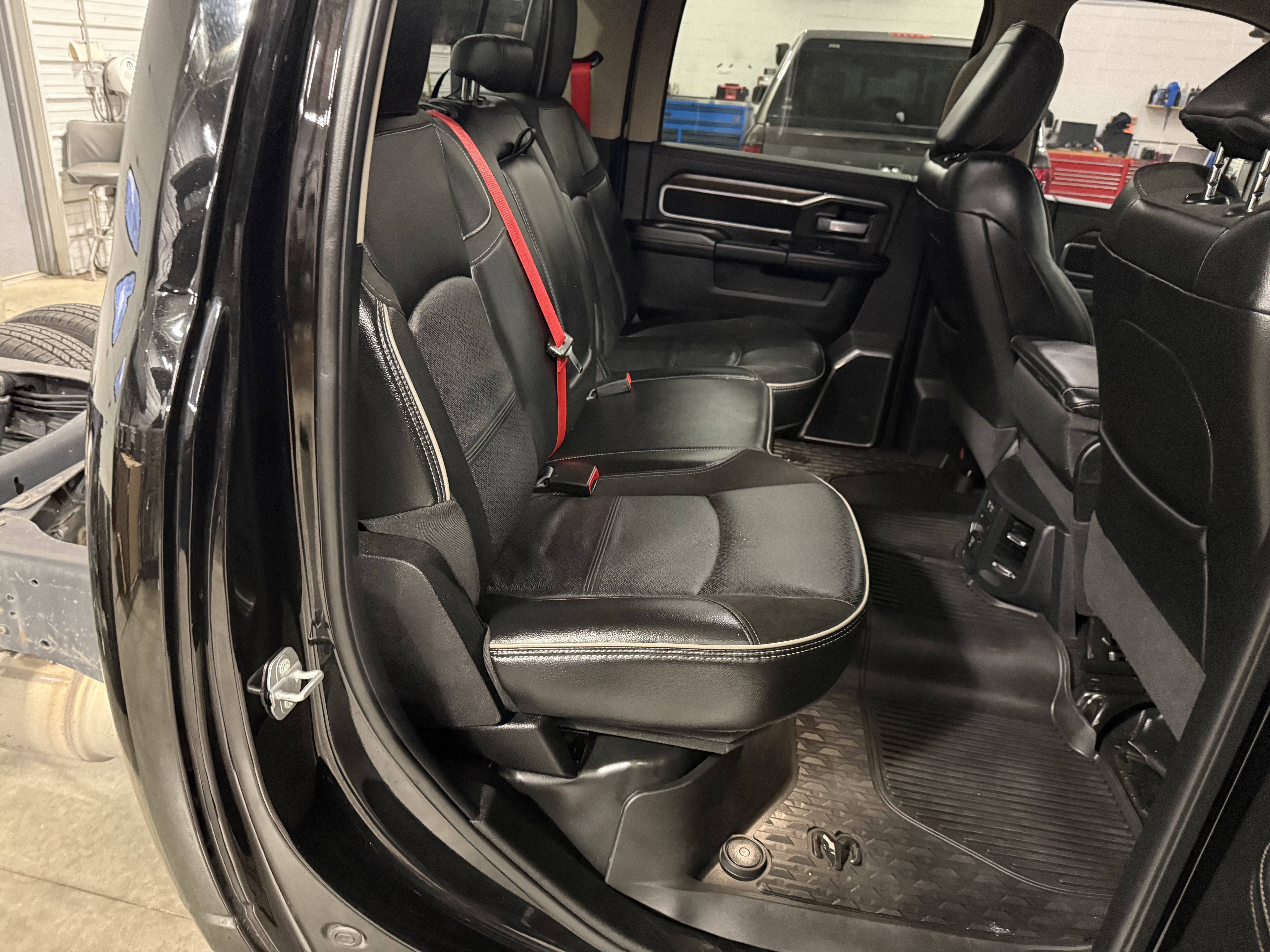 Used 2022 RAM 3500 Laramie AWD/4WD image 17