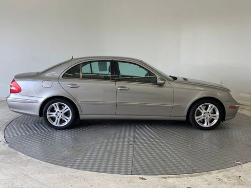Used 2005 Mercedes-Benz E 500 4MATIC Sedan image 7