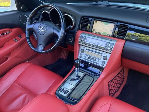 Used 2007 Lexus SC 430 Convertible RWD image 2