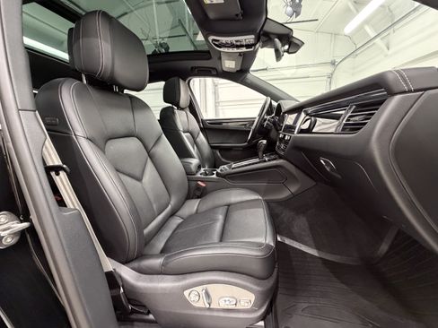 Certified 2024 Porsche Macan S AWD/4WD image 23
