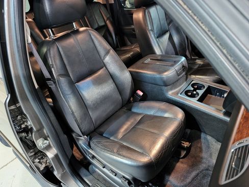Used 2014 Chevrolet Suburban LT AWD/4WD image 34