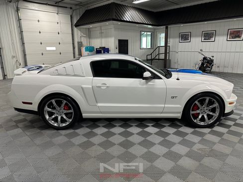 Used 2007 Ford Mustang GT RWD image 7