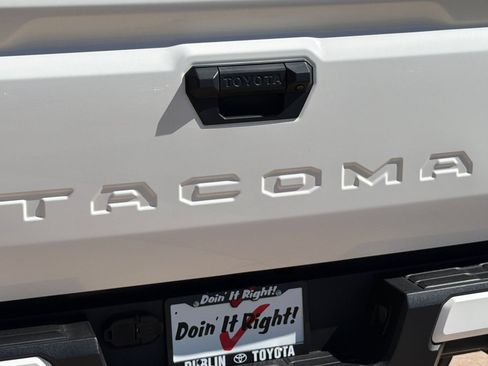 Certified 2024 Toyota Tacoma SR5 AWD/4WD image 34