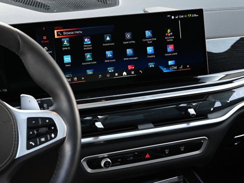 Certified 2025 BMW X5 xDrive50e w/ M Sport Package image 23