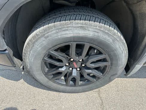 Used 2024 GMC Sierra 1500 Elevation AWD/4WD image 3