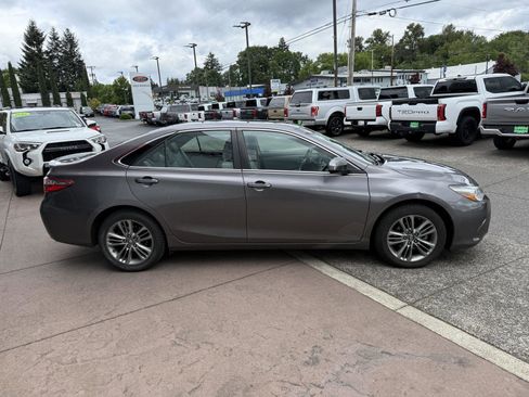 Used 2017 Toyota Camry SE FWD image 7