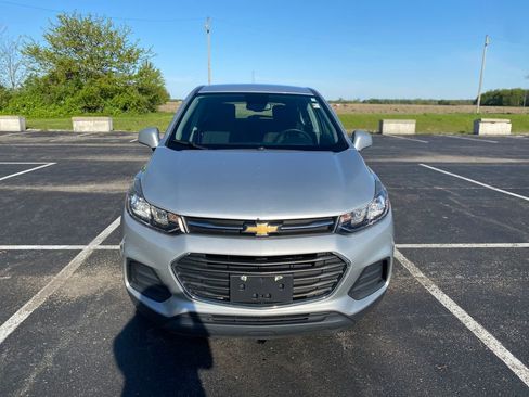 Used 2017 Chevrolet Trax LS FWD image 2