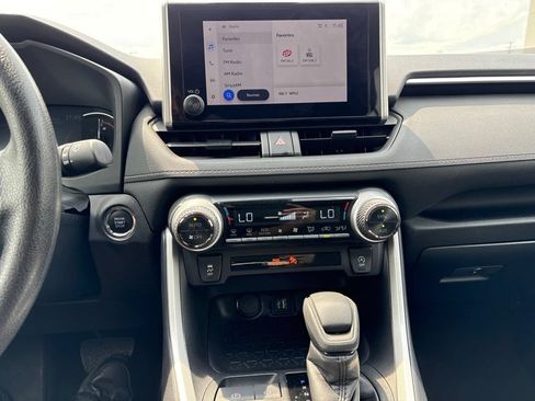 Used 2025 Toyota RAV4 XLE FWD image 27