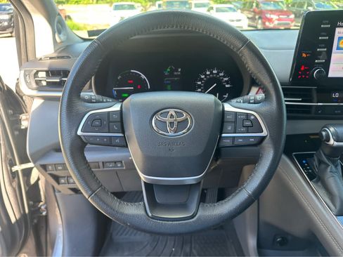 Used 2021 Toyota Sienna XLE w/ XLE Plus Package AWD/4WD image 12