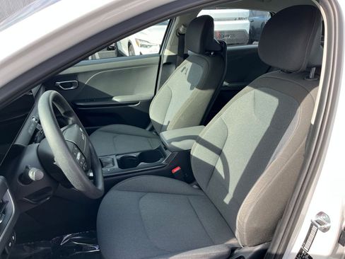 Used 2025 Kia K4 LXS image 35