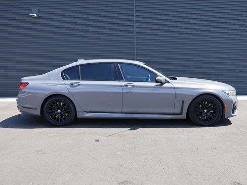 Used 2022 BMW 750i xDrive w/ Autobahn Package AWD/4WD image 4