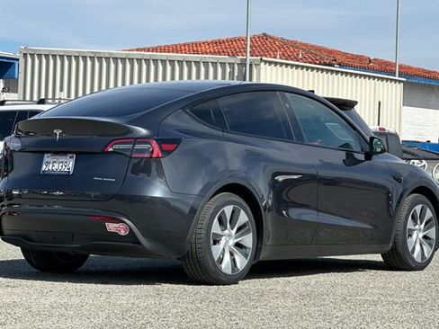 Used 2024 Tesla Model Y Long Range image 4