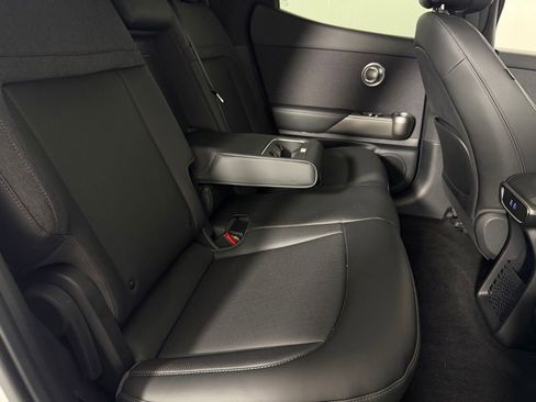 Used 2025 Genesis GV60 RWD image 29