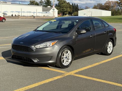 Used 2015 Ford Focus SE image 3