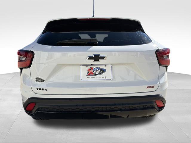 Used 2024 Chevrolet Trax RS w/ Sunroof Package FWD image 4
