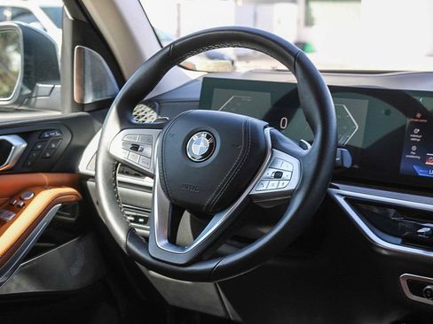 Certified 2024 BMW X7 xDrive40i AWD/4WD image 12