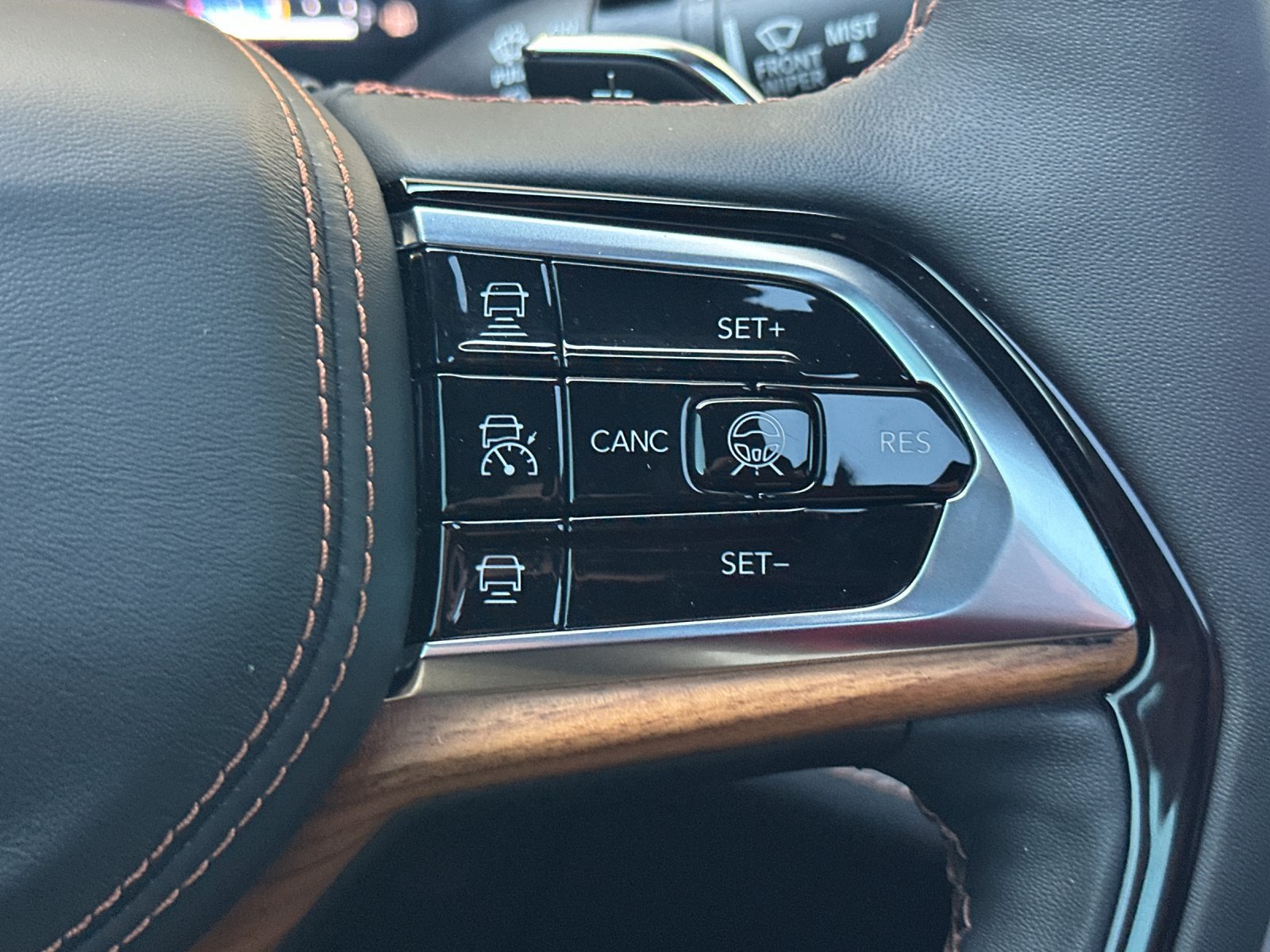 Used 2025 Jeep Grand Cherokee Summit AWD/4WD image 29