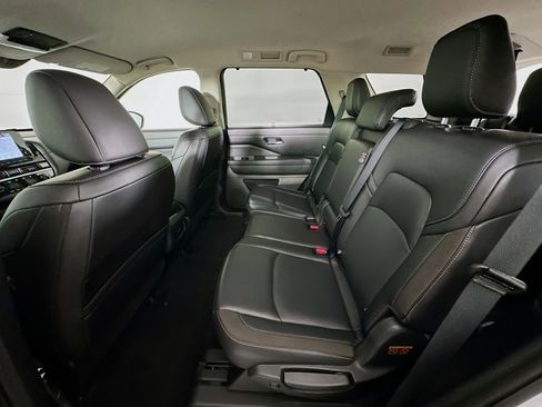 Used 2025 Nissan Pathfinder SL image 28