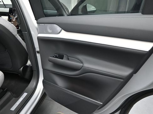 New 2025 Volvo EX90 Ultra image 17