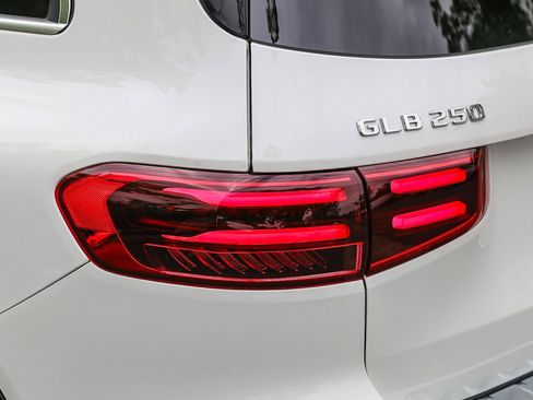 New 2026 Mercedes-Benz GLB 250 image 8