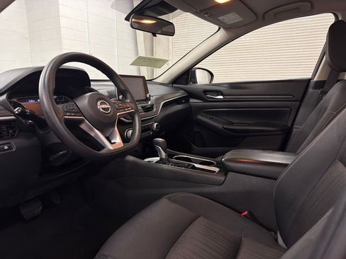 Used 2024 Nissan Altima 2.5 SV FWD image 6