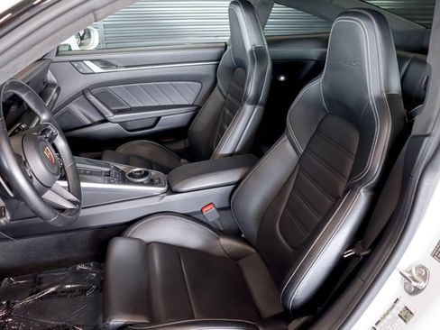 Certified 2022 Porsche 911 image 5