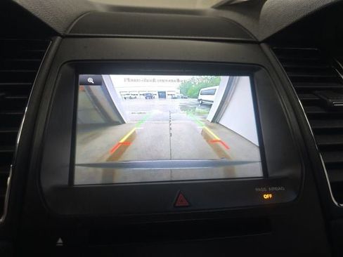 Used 2015 Ford Taurus SEL w/ Equipment Group 201A FWD image 24