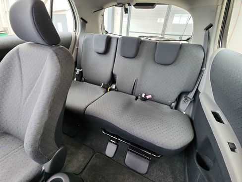 Used 2011 Toyota Yaris image 21