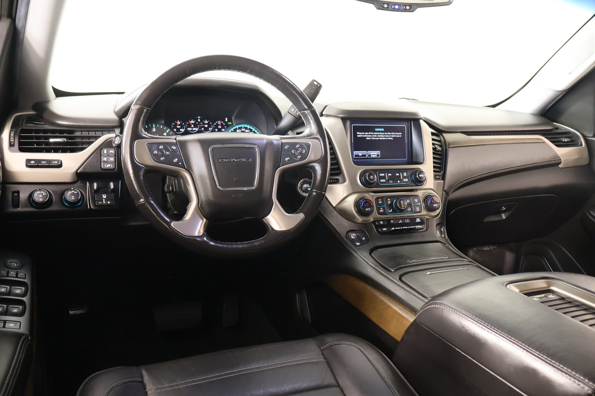 Used 2018 GMC Yukon Denali w/ Denali Ultimate Package AWD/4WD image 2