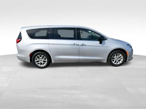 Used 2024 Chrysler Voyager LX FWD image 8