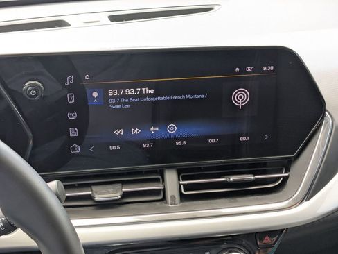 Used 2025 Chevrolet Trax LT w/ LT Convenience Package image 20