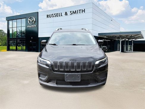 Used 2020 Jeep Cherokee Latitude image 2