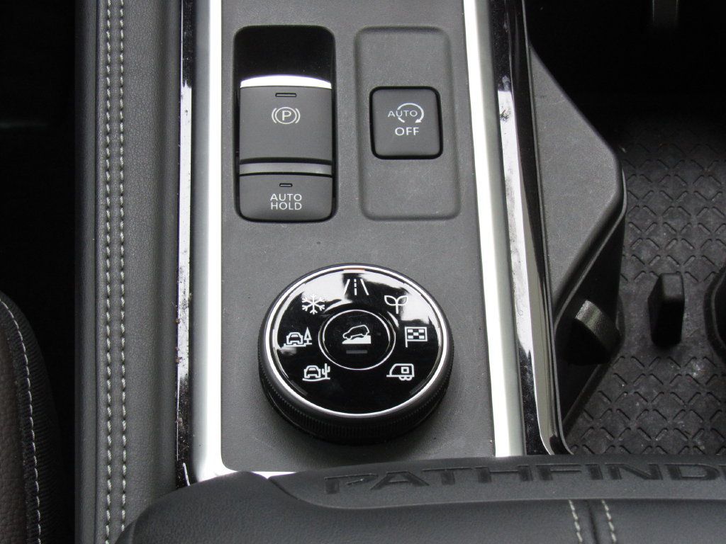 Used 2025 Nissan Pathfinder Platinum AWD/4WD image 33
