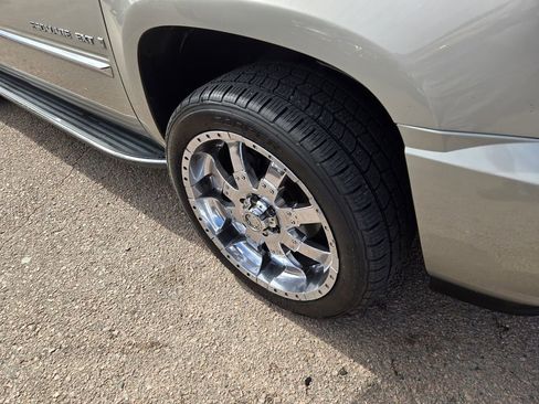 Used 2007 Cadillac Escalade EXT w/ Information Package image 12