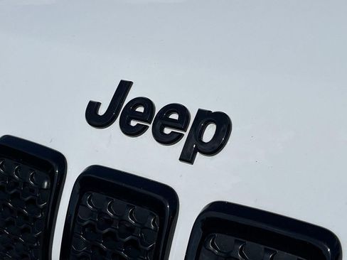 Used 2023 Jeep Cherokee Altitude Lux image 30