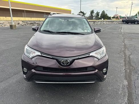 Used 2018 Toyota RAV4 XLE AWD/4WD image 2